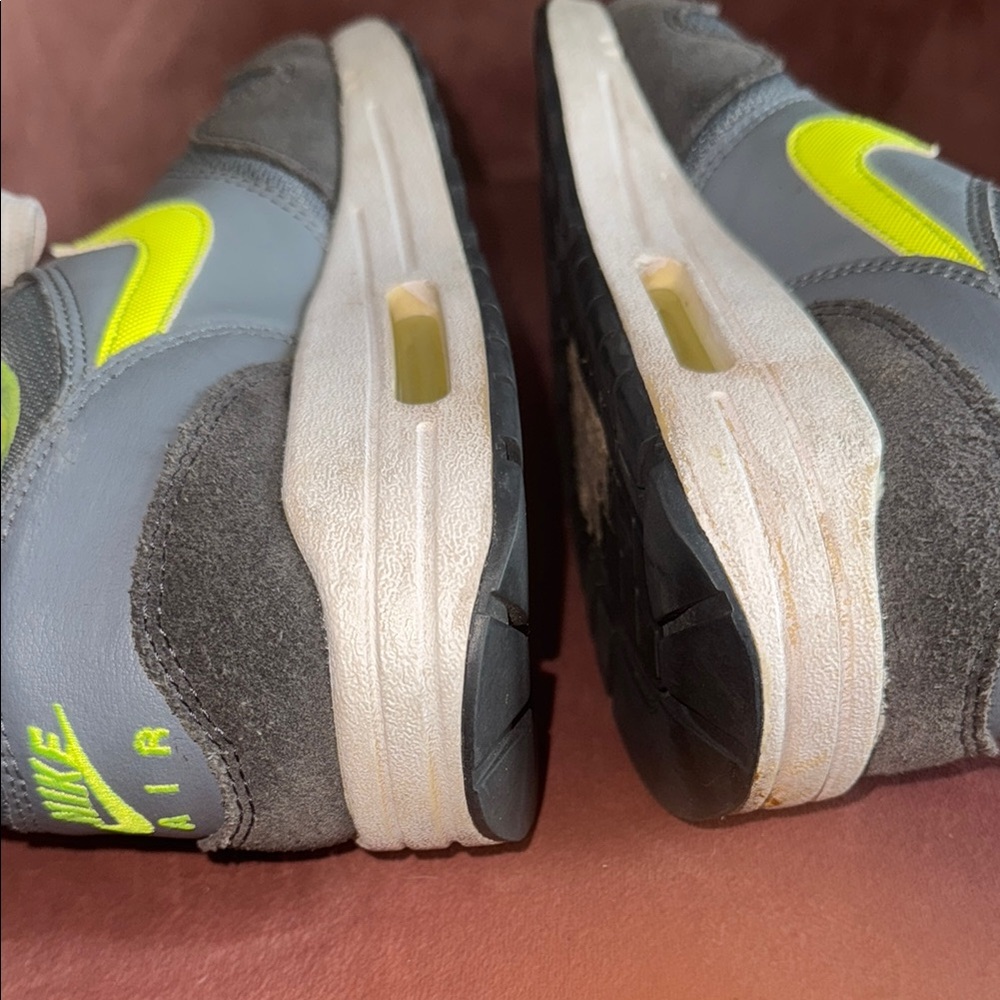 Nike Kids Gray and Neon Yellow Sneakers size 5.5 youth grade school gym shoes - Picture 4 of 8